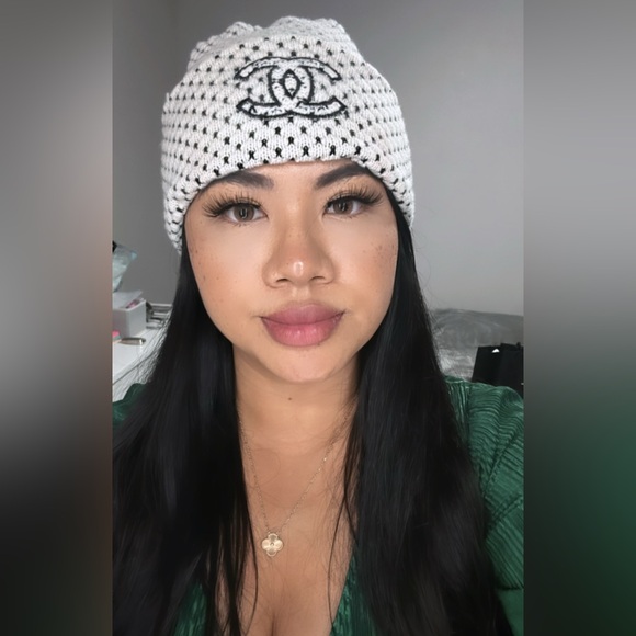 CHANEL 24A Off White CC Beanie - Picture 2 of 4